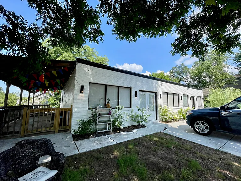 470 S Alexander St — Photo 1