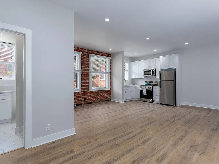 149 S Los Robles Ave — Photo 48