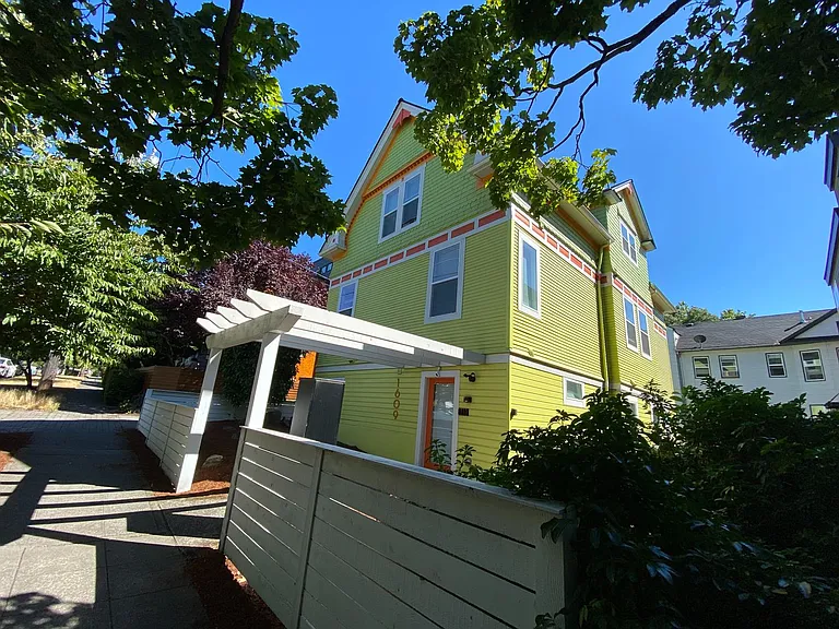 1609 E Columbia St — Photo 23