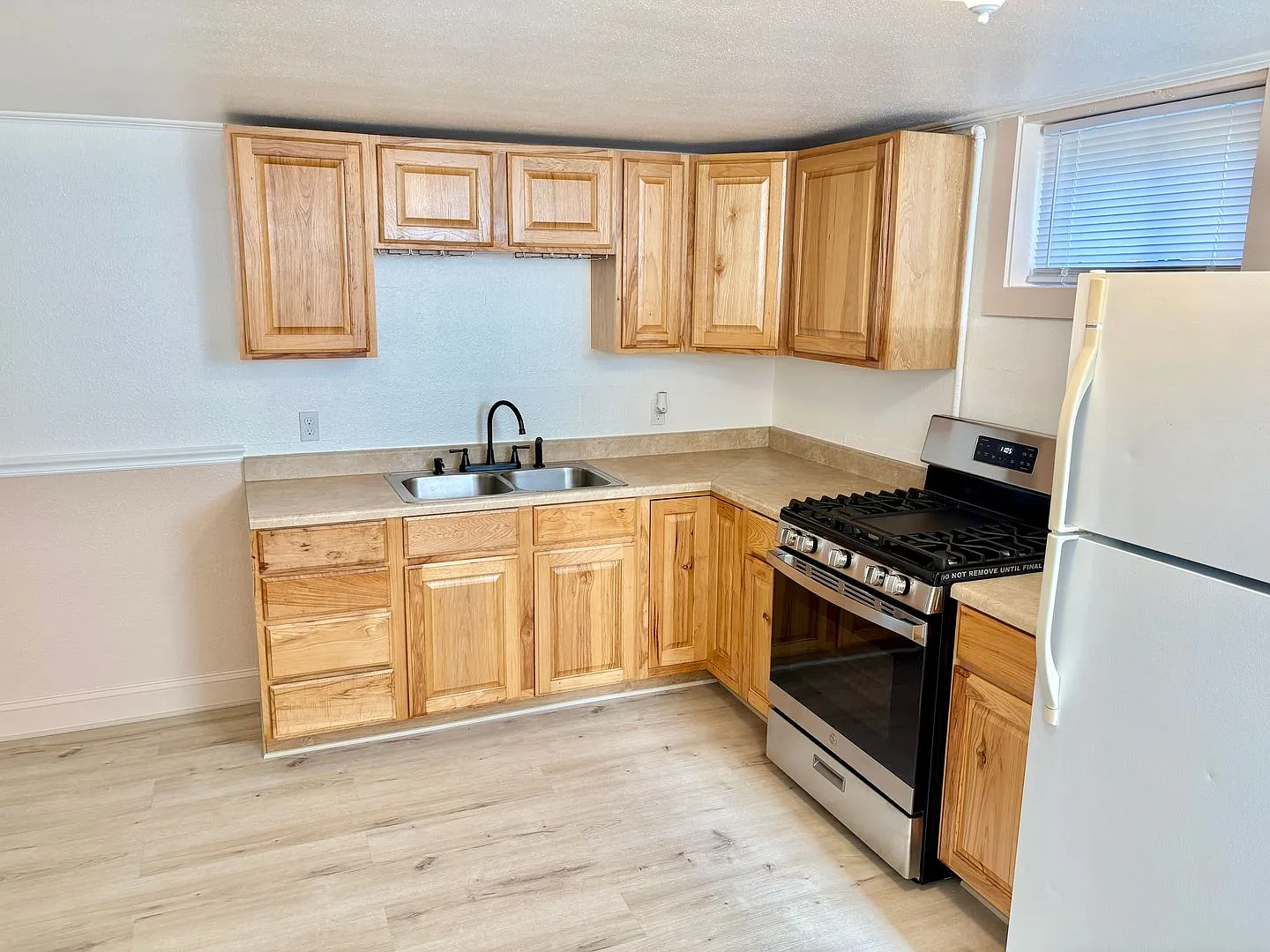 712 Avenue B — Photo 3
