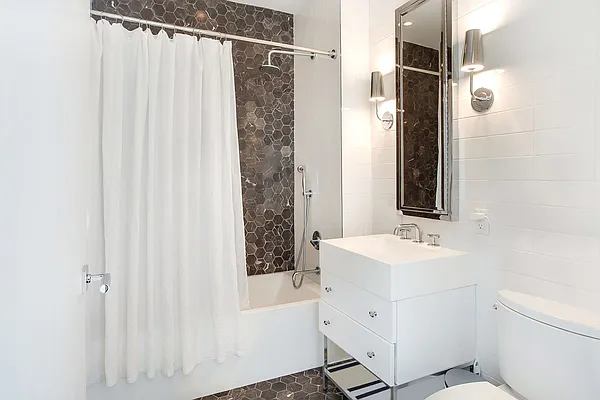 Rented by Golden Lioness Corp | media 16