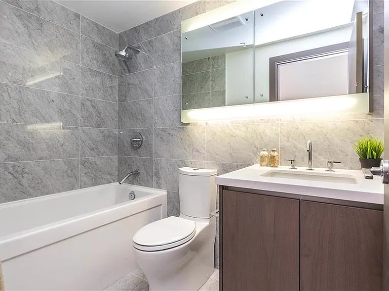 68 Smithe St #522 — Photo 6