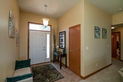 3rd image of 335 Fox Run Dr