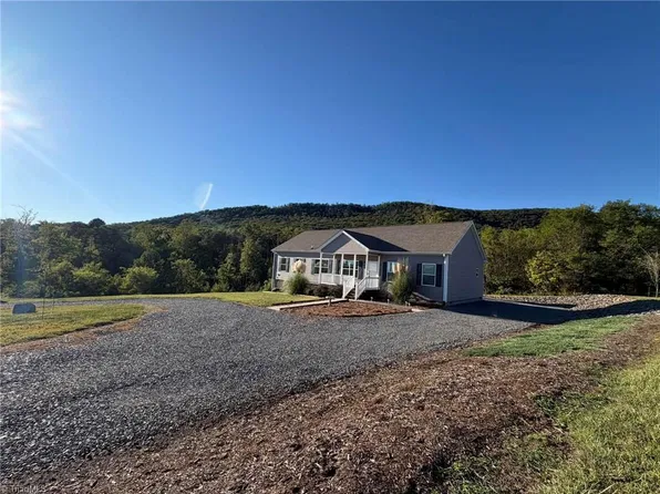 1060 Birdsong Rd, King, NC 27021