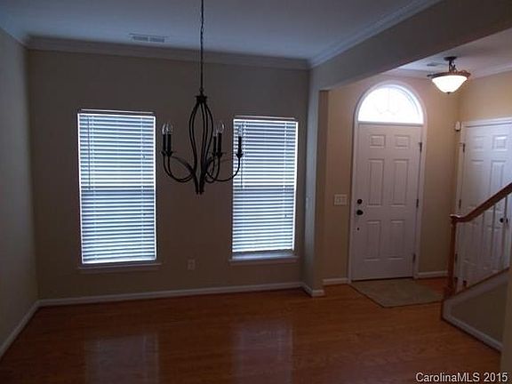3rd image of 313 Shingleoak Dr