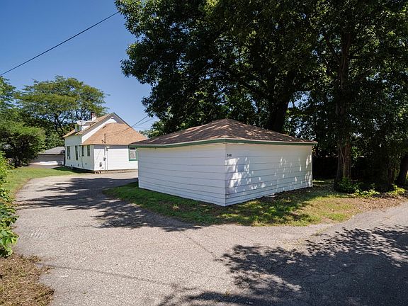 4th image of 568 Lawson Ave W