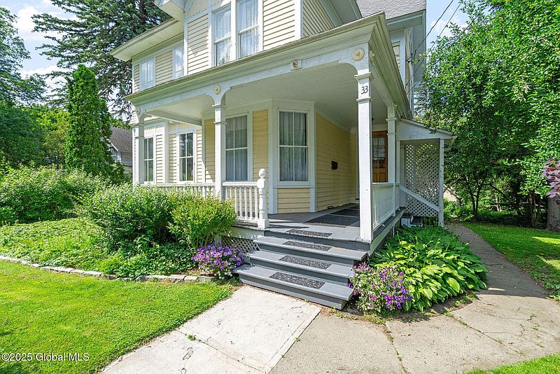 2nd image of 33 Pinewoods Avenue