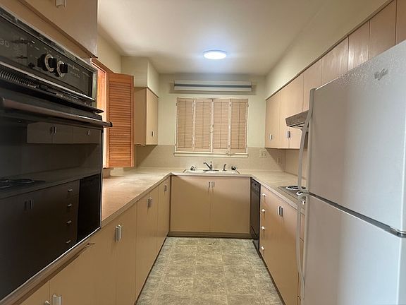 3rd image of 633 Harris St