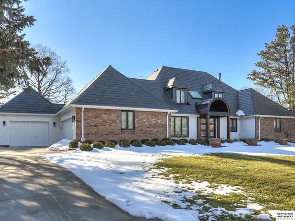 9927 Essex Dr, Omaha, NE 68114