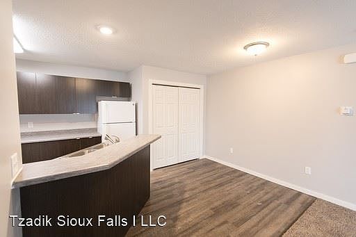 4th image of 701 S Lyons Ave #7382532