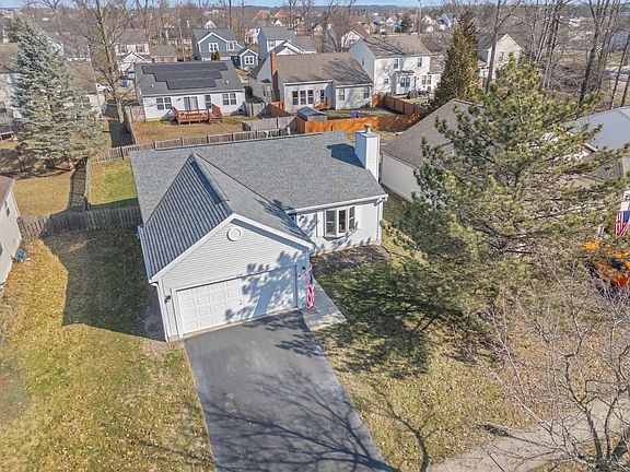 4th image of 432 Maplegrove Dr