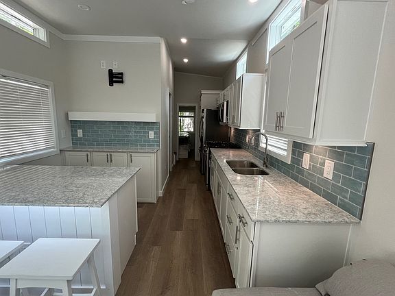 4th image of 179 Saco Ave #V