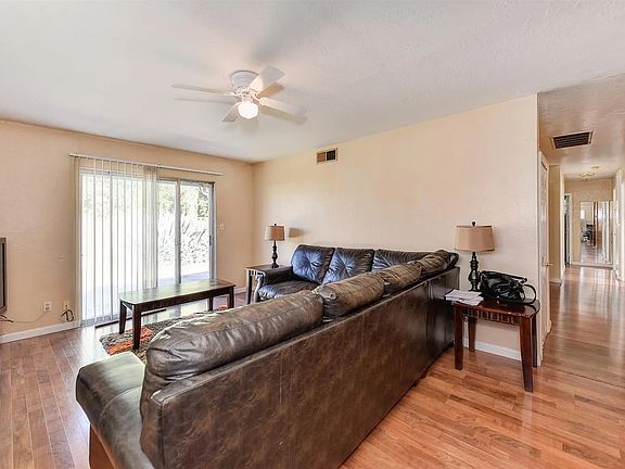 4th image of 1701 Armington Ave