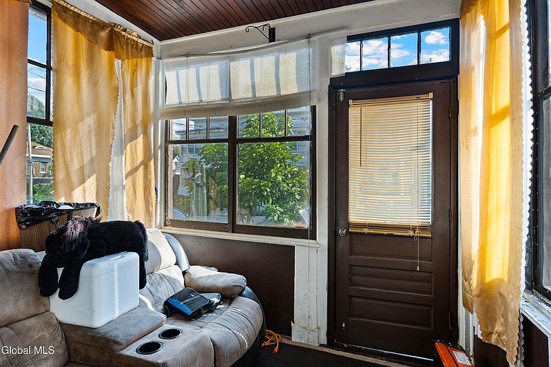 4th image of 7 Beverly Avenue