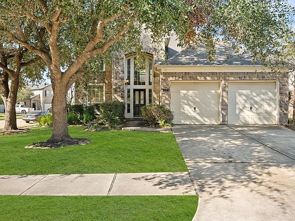 3rd image of 2727 Lakecrest Way Drive
