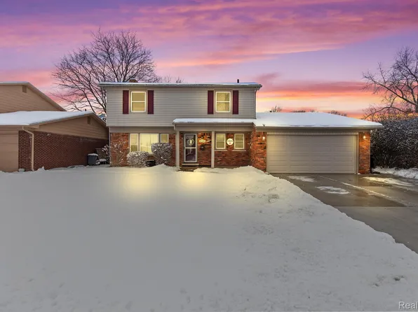 42283 Mac Rae Dr, Sterling Heights, MI 48313