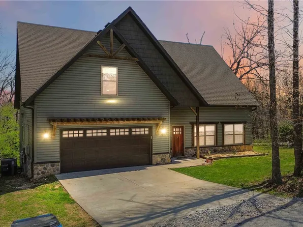 9 Kings Lynn Ln, Bella Vista, AR 72715