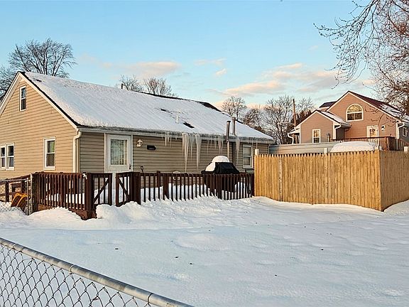 2nd image of 265 W 2nd St