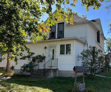 202 E 5th St, Redwood Falls, MN, 56283