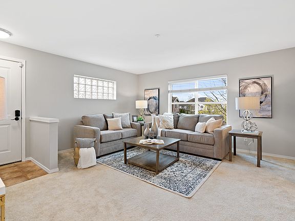 5th image of 1652 25th Pl NE Unit 204