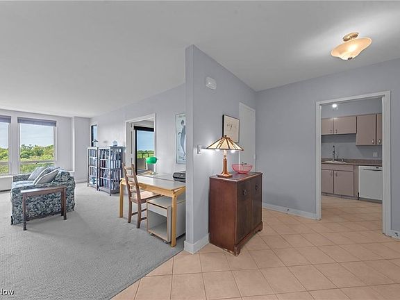 4th image of One Bratenahl Place Blvd #908