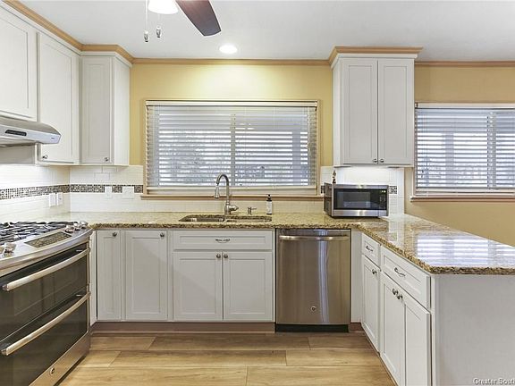 3rd image of 829 Idlewilde Ln