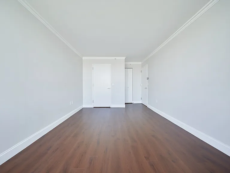 160 Riverside Blvd #15P — Photo 9