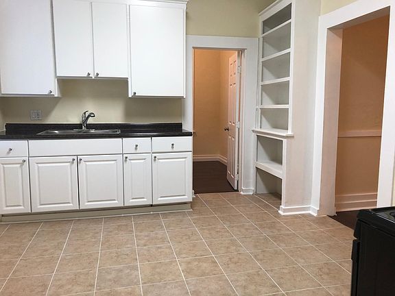 3rd image of 890 N 15th St