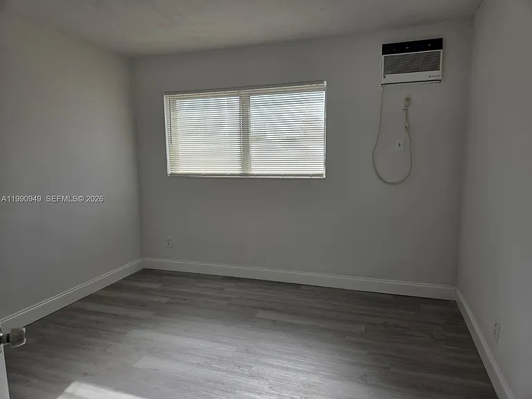 1628 SW 7th St #8 — Photo 5