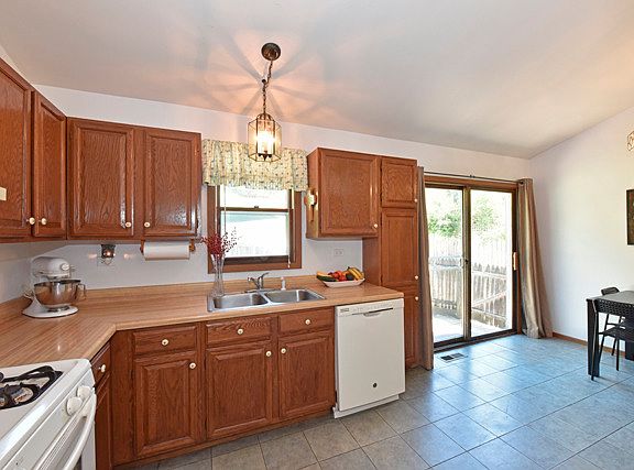 3rd image of 719 Holdridge Ave