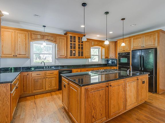 3rd image of 703 Mount Ebal Rd