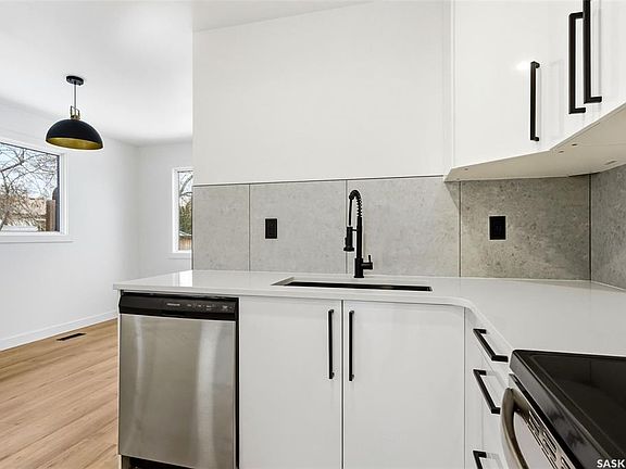 4th image of 414 Rink AVENUE