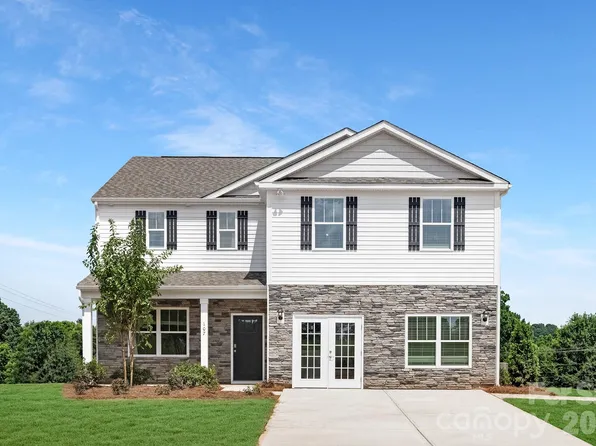 620 Country Oak Dr, Asheville, NC 28804