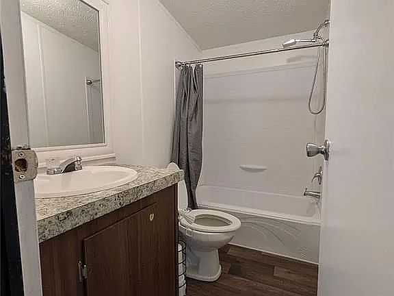 4th image of 331 Bridle Path Dr