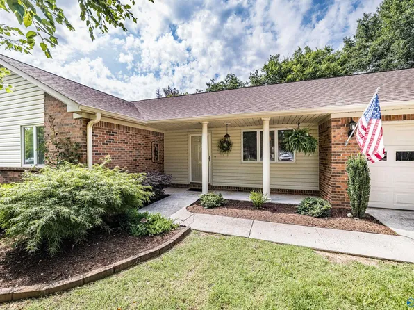 2131 Edinburgh Dr SW, Huntsville, AL 35803
