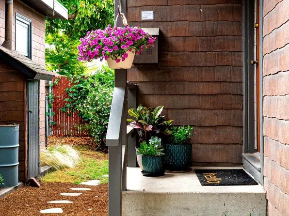 1130 Derby St, Berkeley, CA 94702