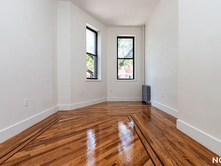 88 Menahan St #1L — Photo 12
