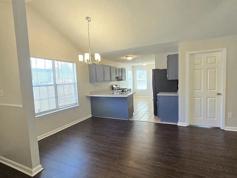 1504 Cain Ct N — Photo 6