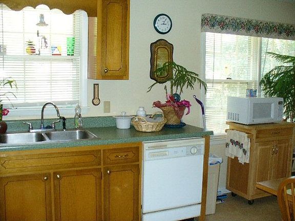 5th image of 211 Pineview Dr