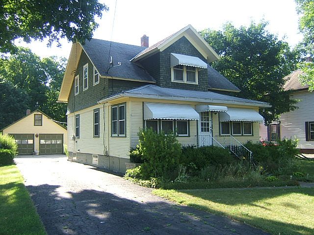 1st image of 220 N McKenzie Ave