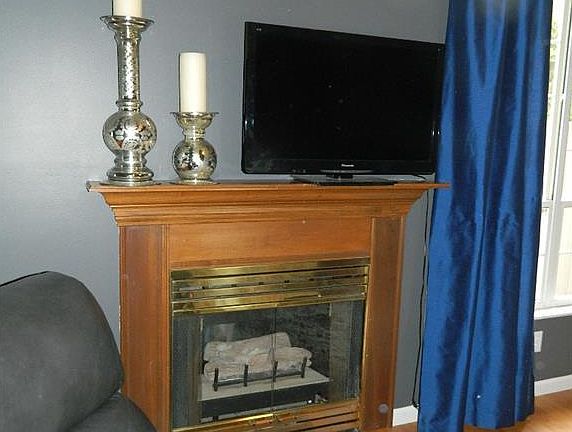 3rd image of 815 Cobblestone Dr #815