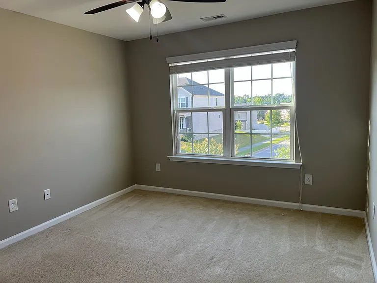 525 Parlier Dr — Photo 17