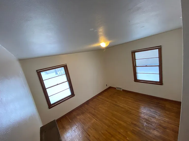 608 S Locust St — Photo 7