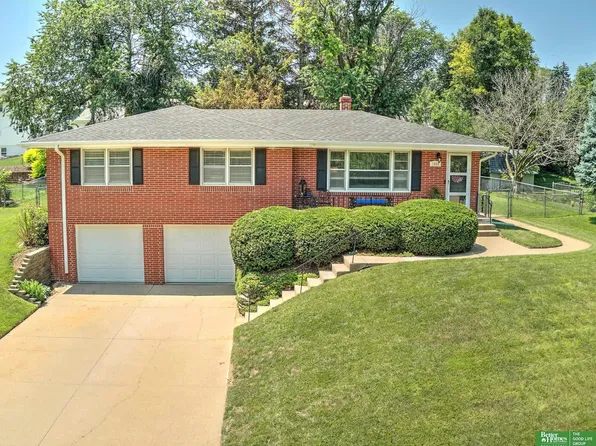 1864 S 122nd Ave, Omaha, NE 68144