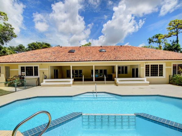 9033 Winding Woods Dr