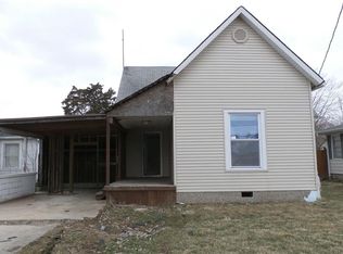 310 N Garfield St, Oblong, IL 62449