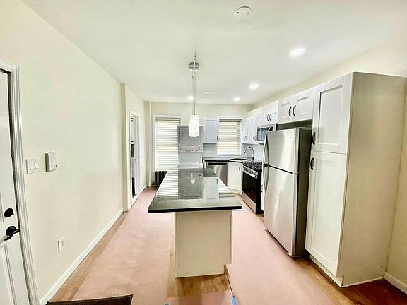 2nd image of 952 Atlantic Ave #2FZ