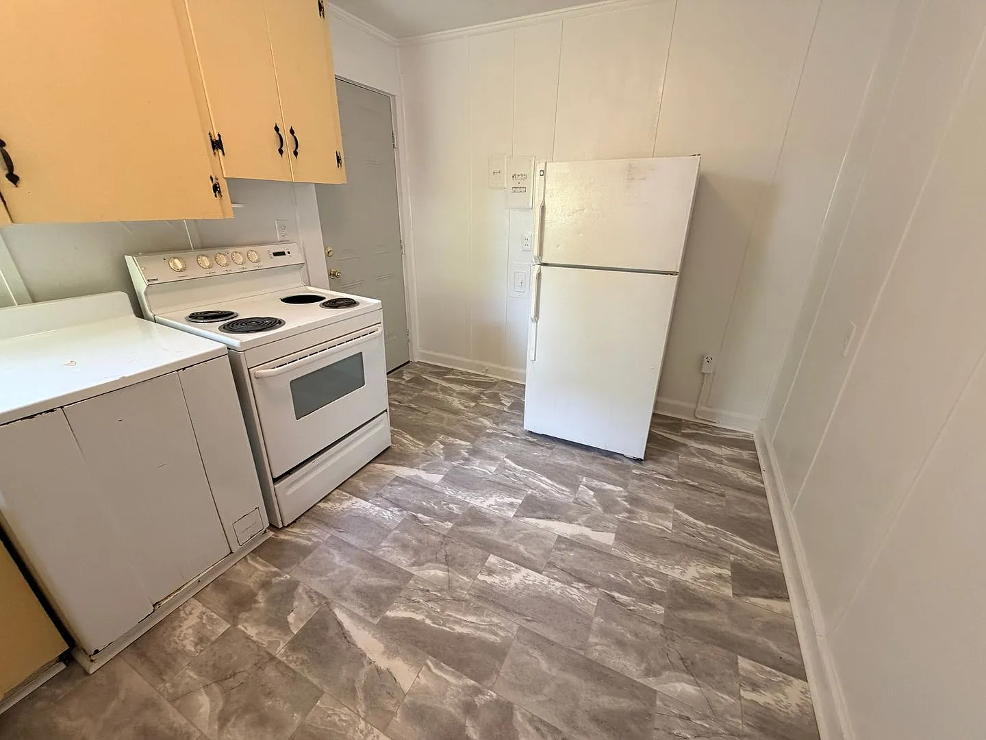 Check Out This 2 Bedroom/1 Bath Home — Photo 3
