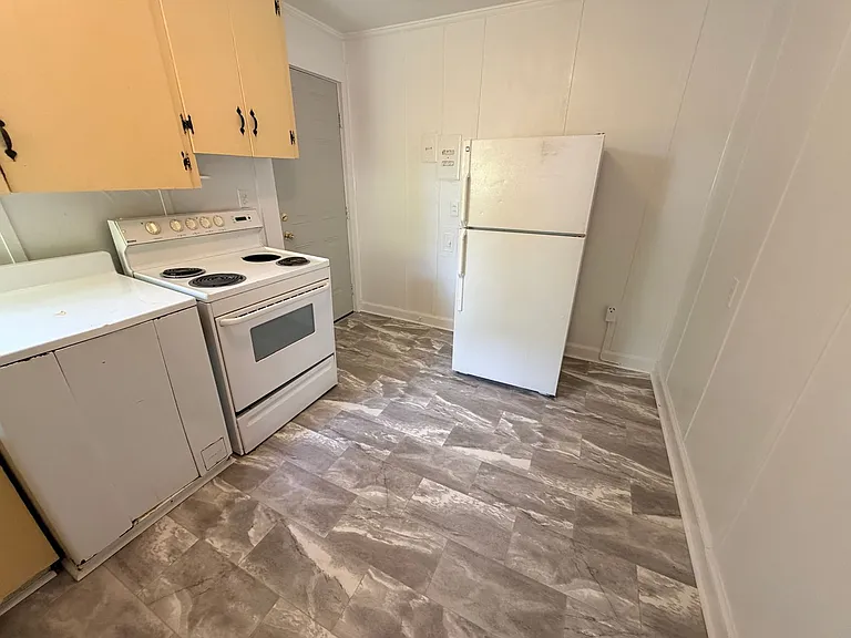 713 Lakeland Ave — Photo 3