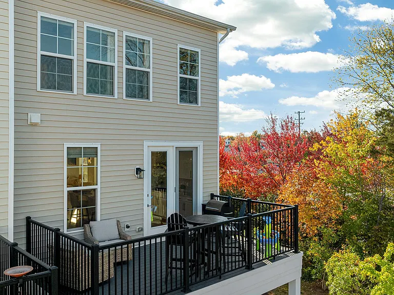 6746 Upland Manor Dr — Photo 18